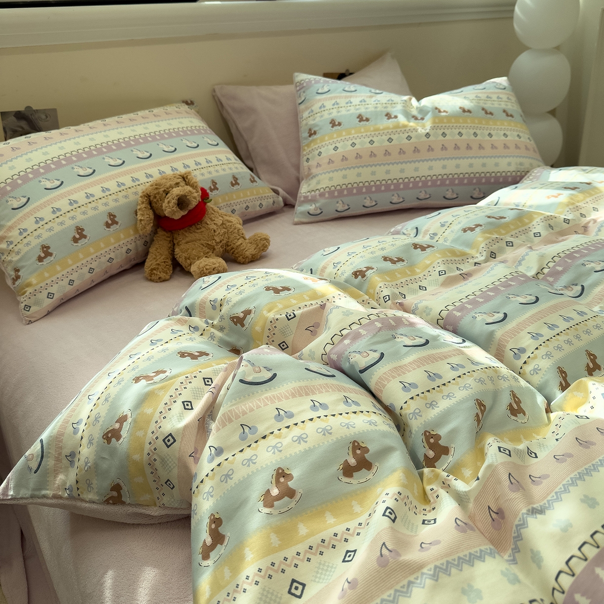 91家纺网 家纺一手货源 找家纺 呗旺鹿 2025新款A版全棉B版牛奶绒四件套 糖果小马