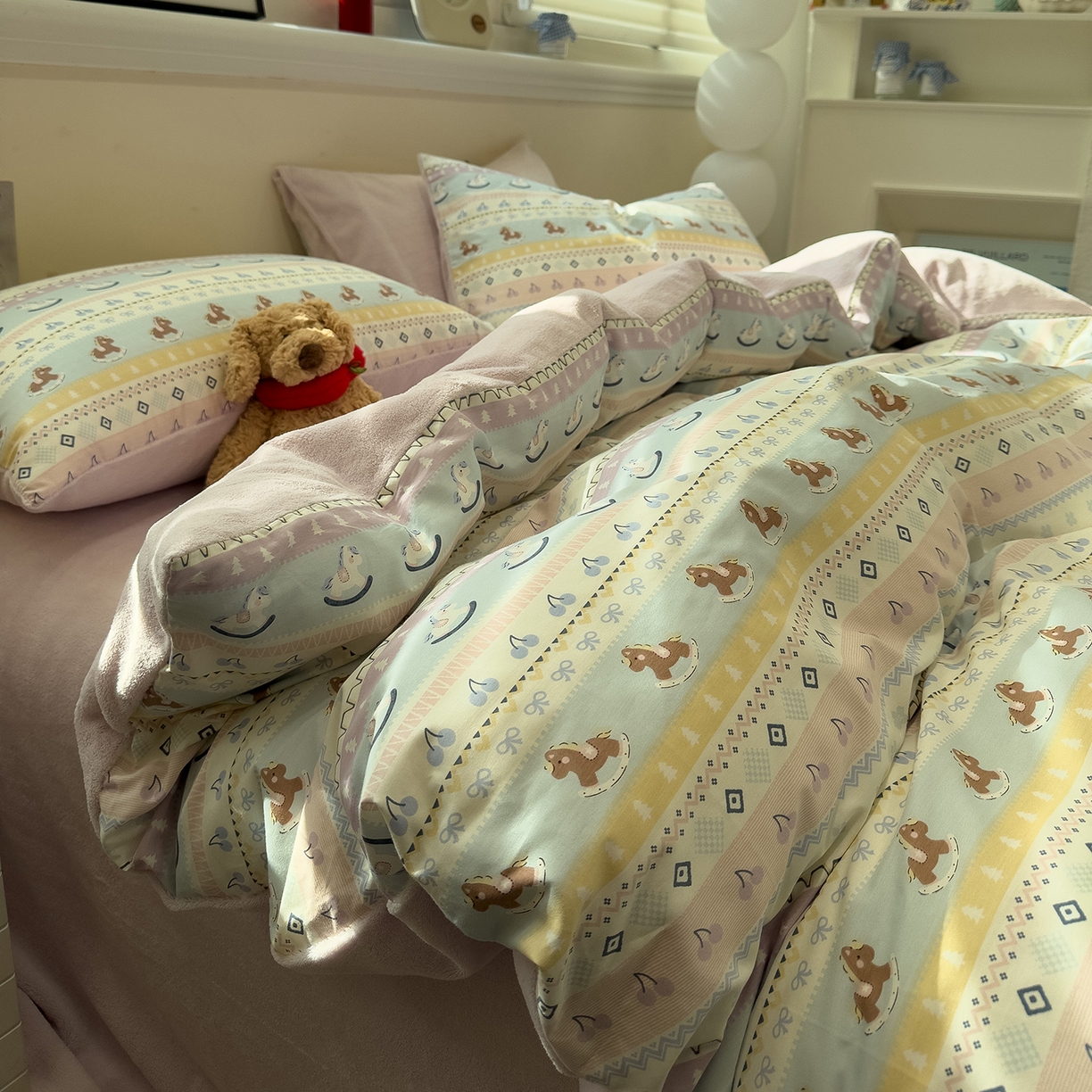 91家纺网 家纺一手货源 找家纺 呗旺鹿 2025新款A版全棉B版牛奶绒四件套 糖果小马