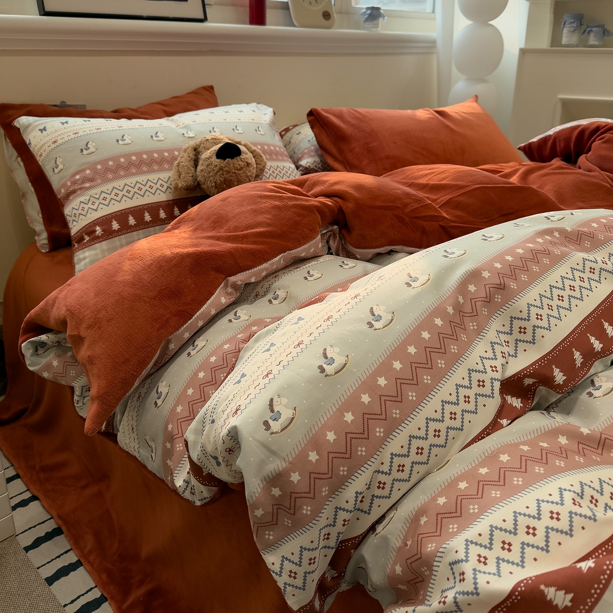 91家纺网 家纺一手货源 找家纺 呗旺鹿 2025新款A版全棉B版牛奶绒四件套 冰岛小马