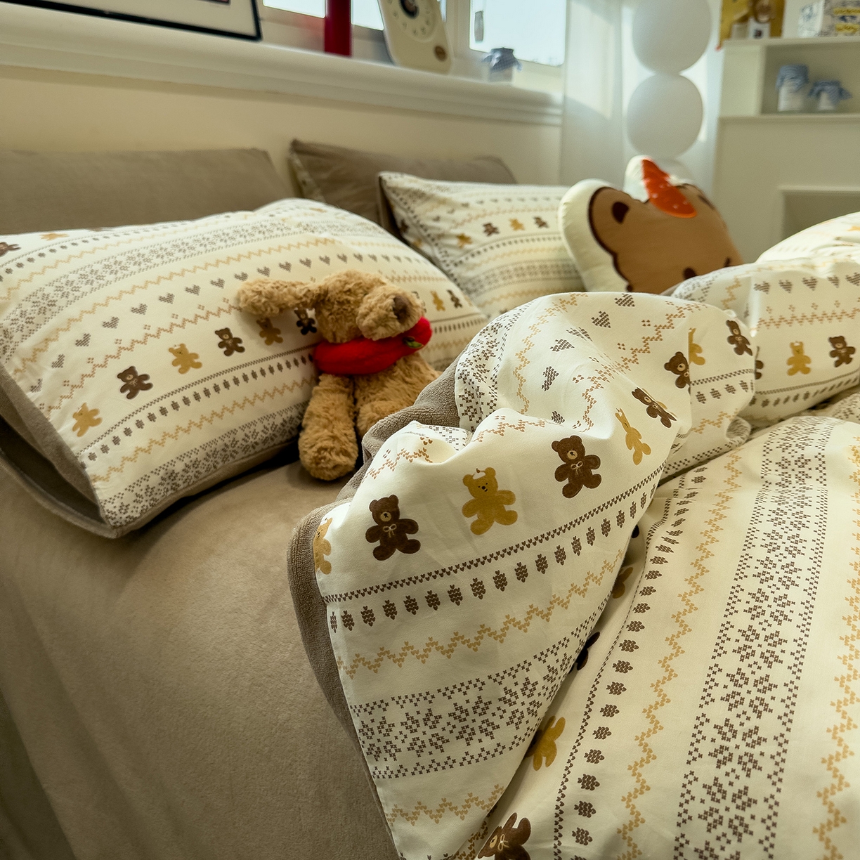 91家纺网 家纺一手货源 找家纺 呗旺鹿 2025新款A版全棉B版牛奶绒四件套 费尔岛小熊