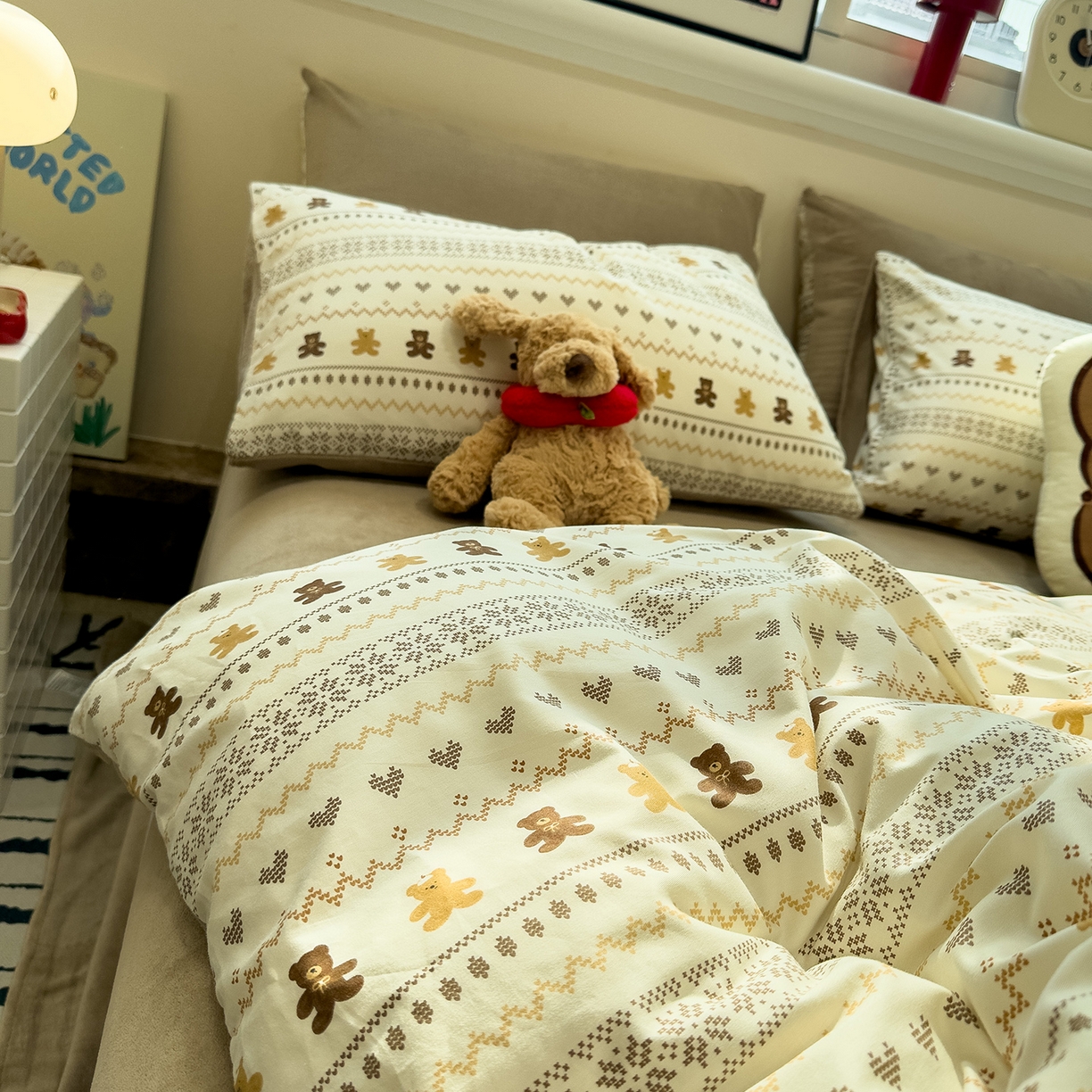 91家纺网 家纺一手货源 找家纺 呗旺鹿 2025新款A版全棉B版牛奶绒四件套 费尔岛小熊