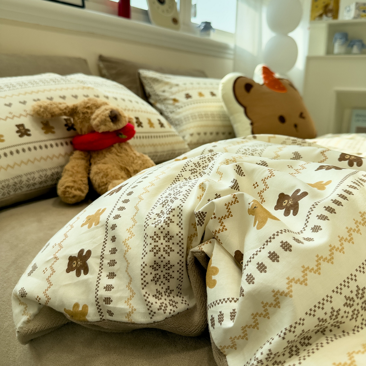 91家纺网 家纺一手货源 找家纺 呗旺鹿 2025新款A版全棉B版牛奶绒四件套 费尔岛小熊