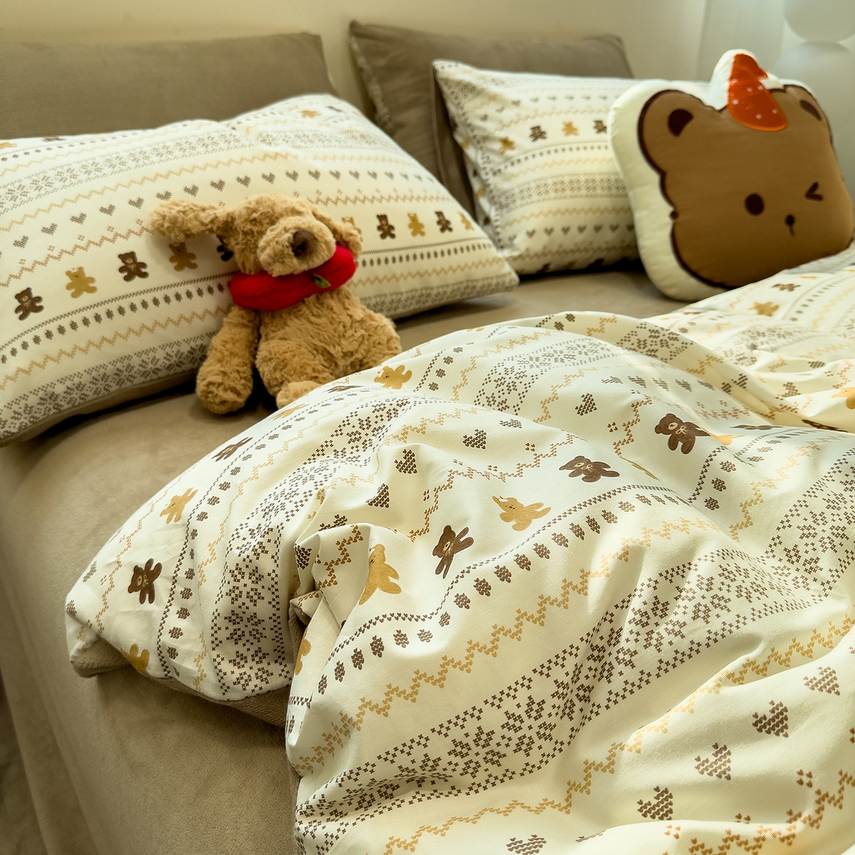 91家纺网 家纺一手货源 找家纺 呗旺鹿 2025新款A版全棉B版牛奶绒四件套 费尔岛小熊