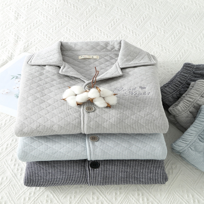 91家纺网 家纺一手货源 找家纺 （总）洛兰沙家居馆 2025新款秋冬季三层加厚空气棉男款刺绣睡衣简约长袖可外穿夹棉保暖家居服