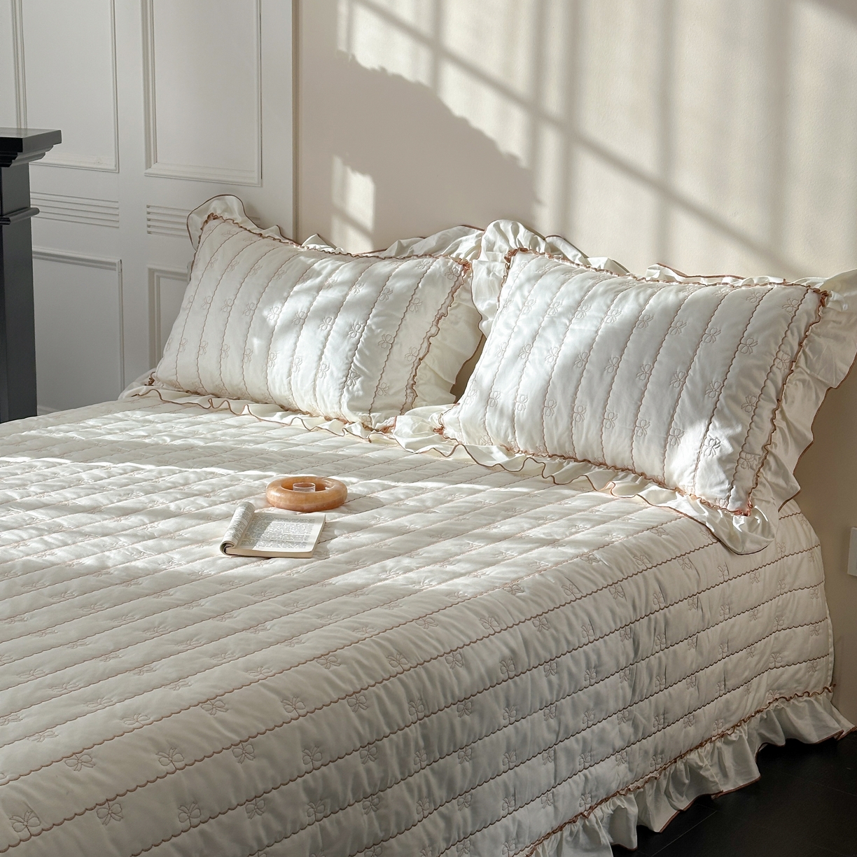 91家纺网 家纺一手货源 找家纺 （总）琳可家居 2026新款60S长绒棉花边床盖A类双面全棉高温水洗-蝶恋系列