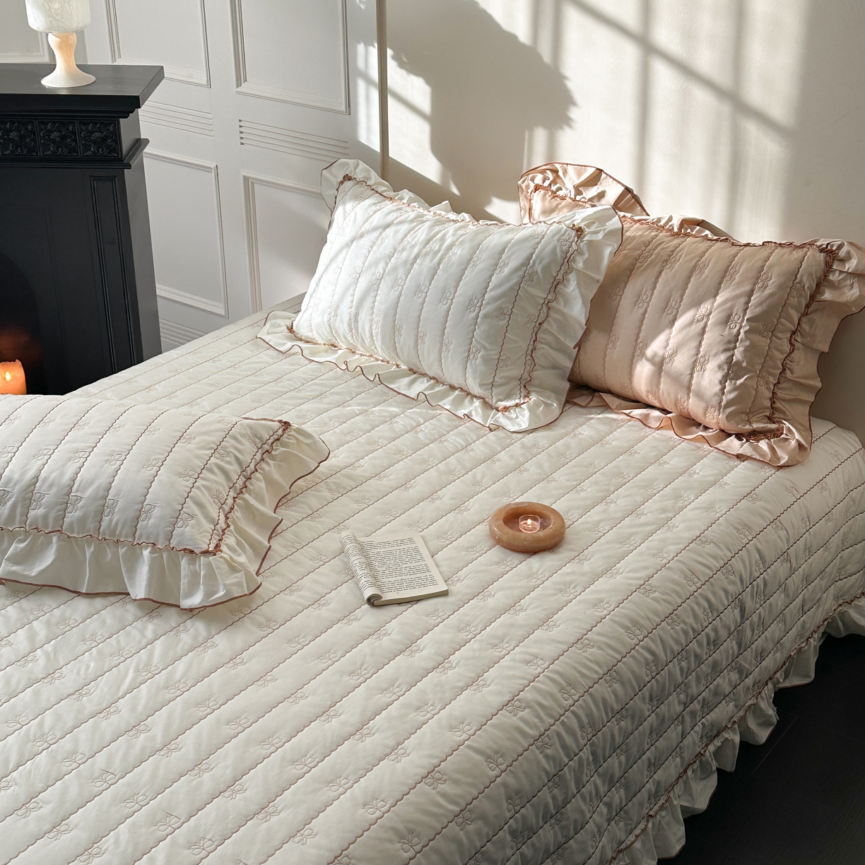 91家纺网 家纺一手货源 找家纺 琳可家居 2026新款60S长绒棉花边床盖A类双面全棉高温水洗-蝶恋系列 蝶恋-暖白