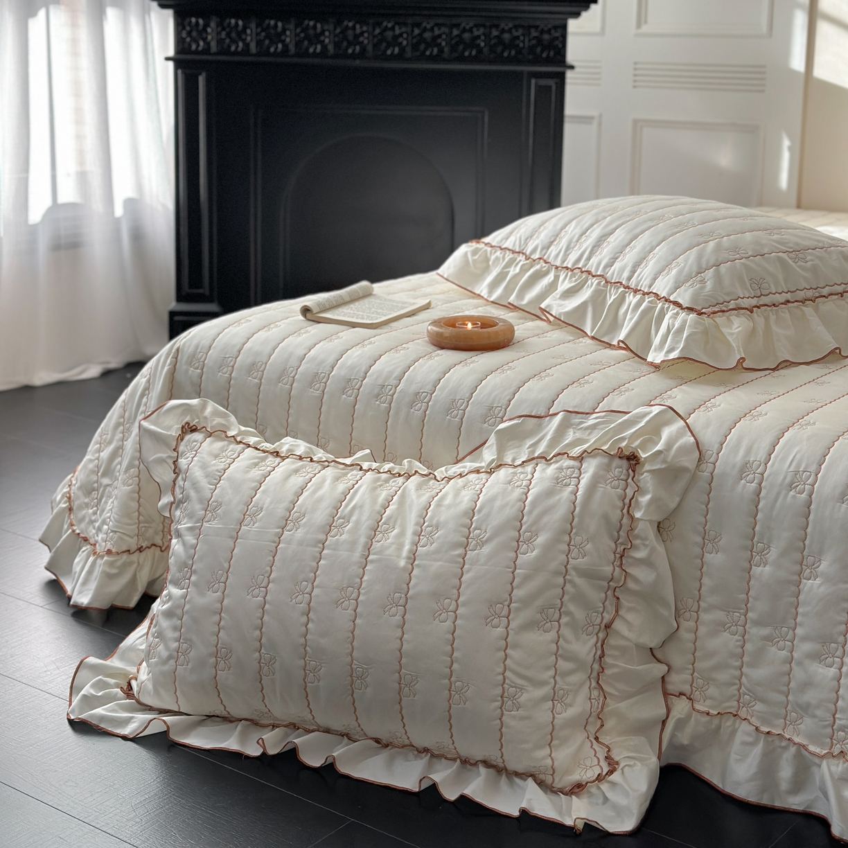 91家纺网 家纺一手货源 找家纺 琳可家居 2026新款60S长绒棉花边床盖A类双面全棉高温水洗-蝶恋系列 蝶恋-暖白