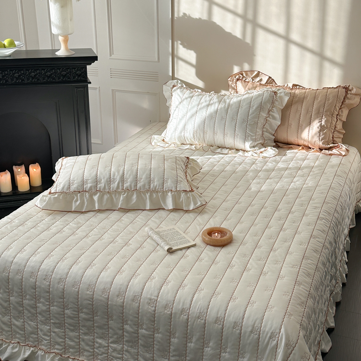 91家纺网 家纺一手货源 找家纺 琳可家居 2026新款60S长绒棉花边床盖A类双面全棉高温水洗-蝶恋系列 蝶恋-暖白