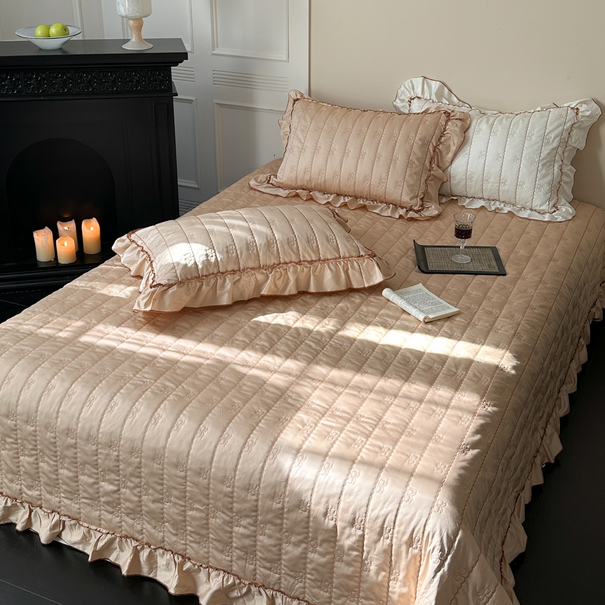 91家纺网 家纺一手货源 找家纺 琳可家居 2026新款60S长绒棉花边床盖A类双面全棉高温水洗-蝶恋系列 蝶恋-卡其