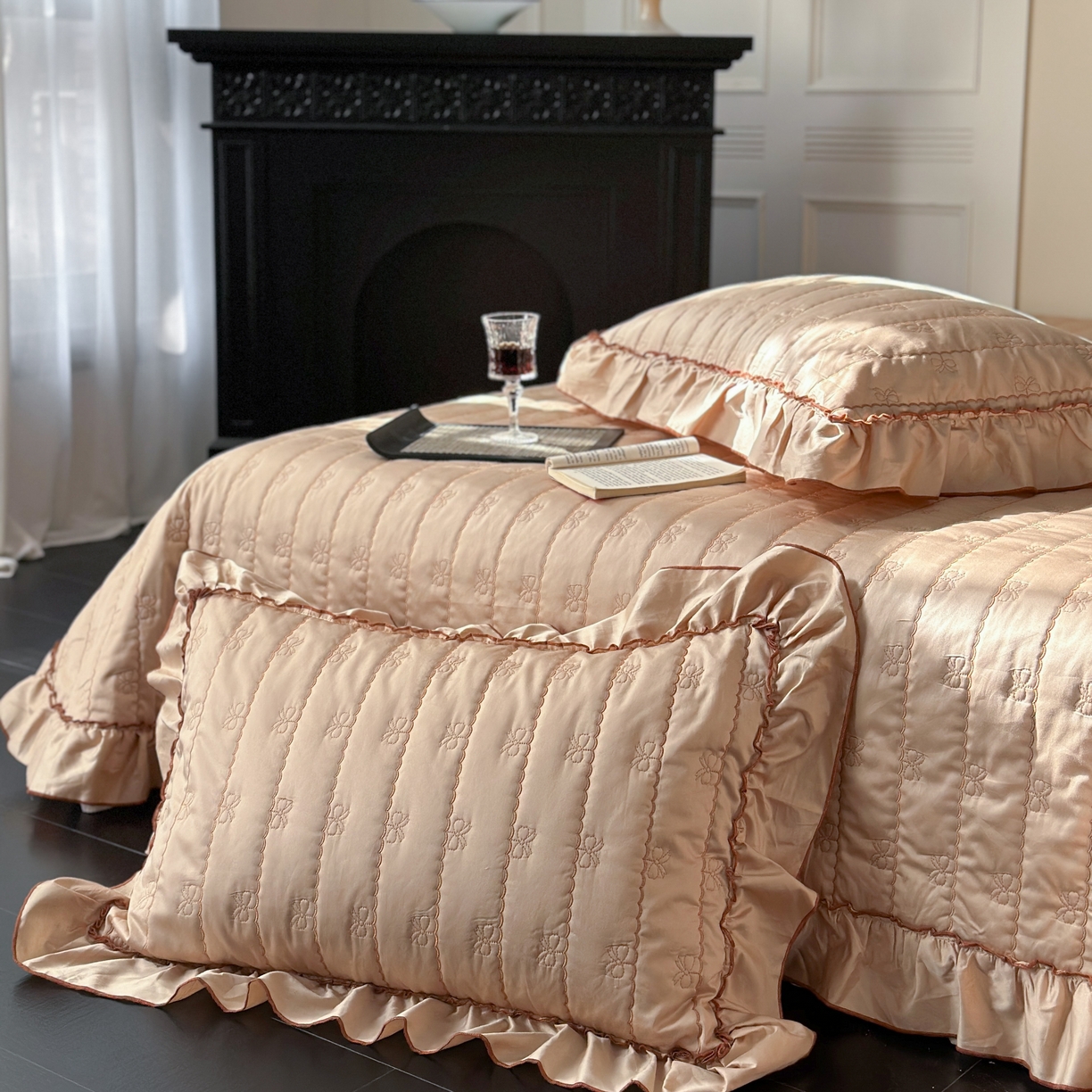 91家纺网 家纺一手货源 找家纺 琳可家居 2026新款60S长绒棉花边床盖A类双面全棉高温水洗-蝶恋系列 蝶恋-卡其