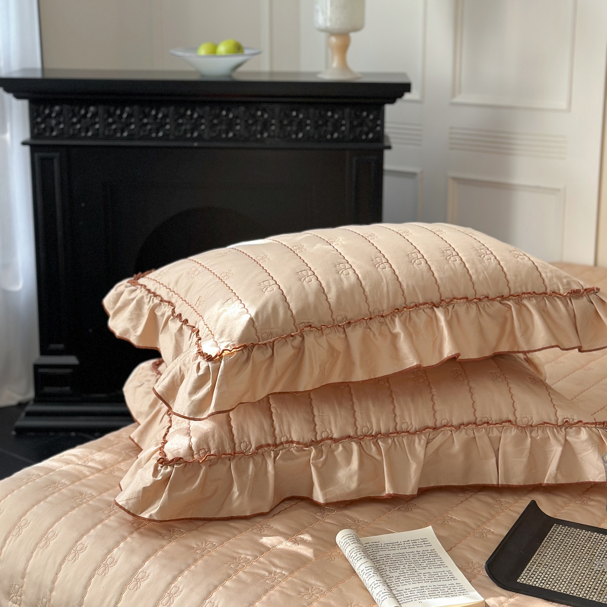 91家纺网 家纺一手货源 找家纺 琳可家居 2026新款60S长绒棉花边床盖A类双面全棉高温水洗-蝶恋系列 蝶恋-卡其