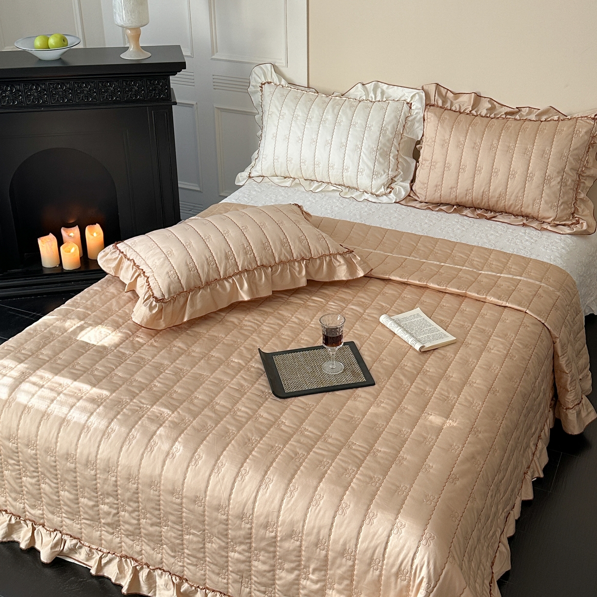 91家纺网 家纺一手货源 找家纺 琳可家居 2026新款60S长绒棉花边床盖A类双面全棉高温水洗-蝶恋系列 蝶恋-卡其