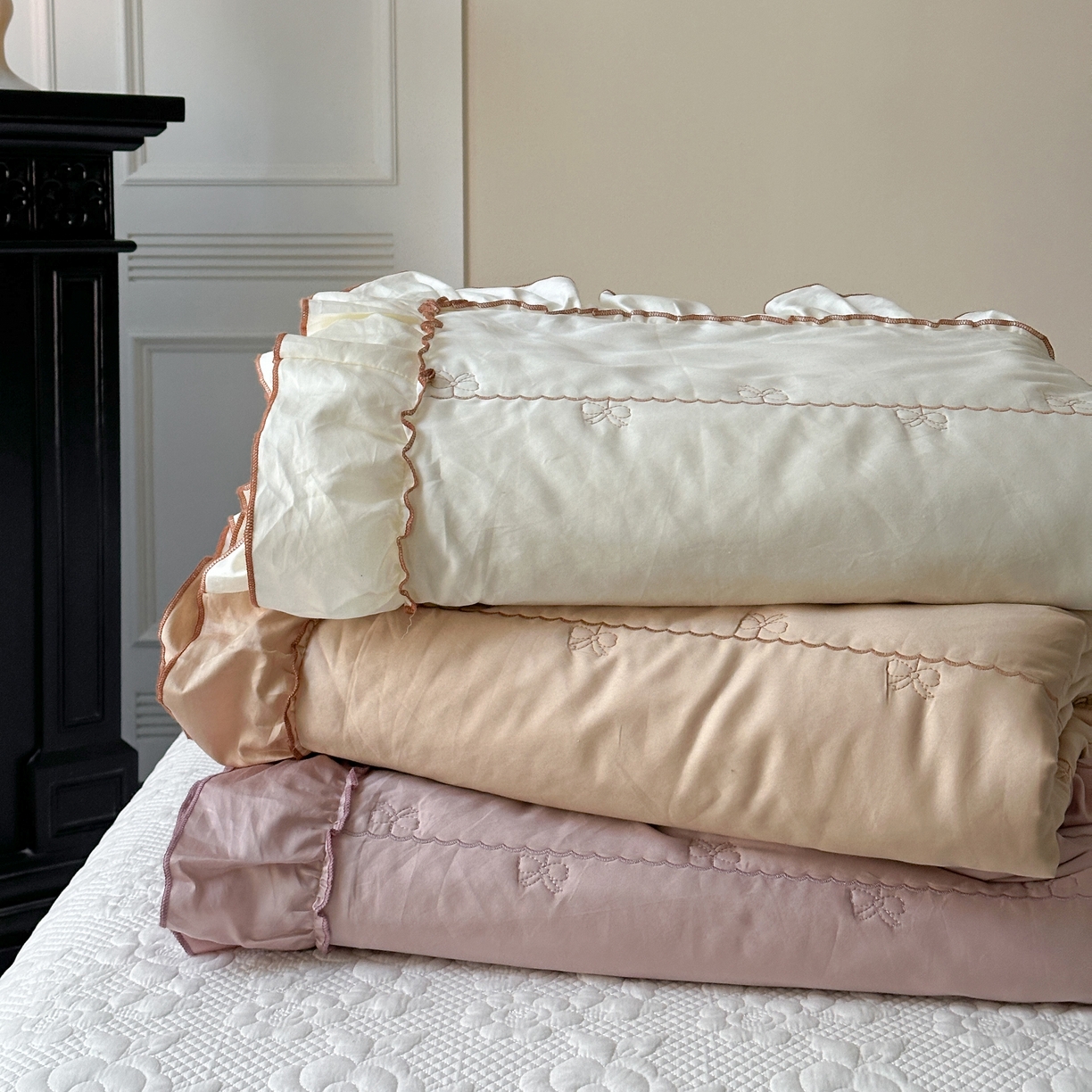 91家纺网 家纺一手货源 找家纺 琳可家居 2026新款60S长绒棉花边床盖A类双面全棉高温水洗-蝶恋系列 组合