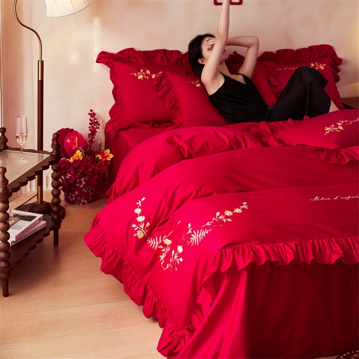 91家纺网 家纺一手货源 找家纺 红番天婚庆 2025新款全棉纯棉提花刺绣四件套 倾心