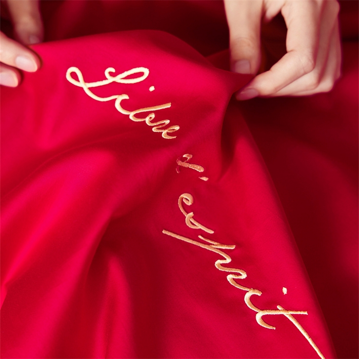 91家纺网 家纺一手货源 找家纺 红番天婚庆 2025新款全棉纯棉提花刺绣四件套 倾心