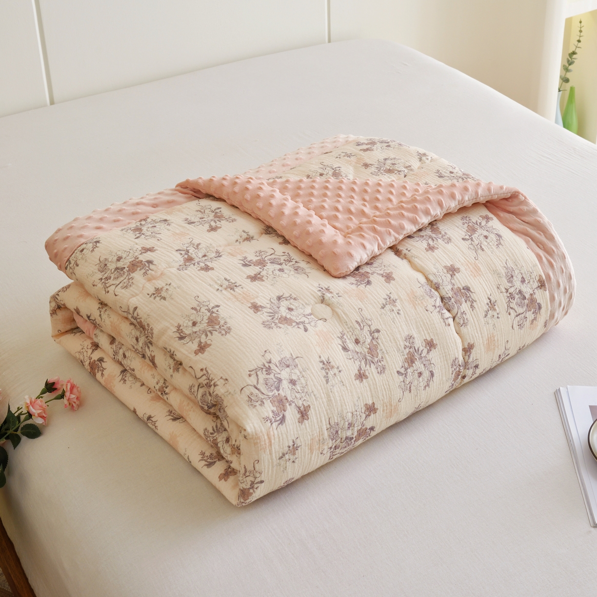 91家纺网 家纺一手货源 找家纺 博尔菲   新款艾阳绒保暖大豆被暖绒大豆纤维被芯 撞色立体边冬被-浅粉