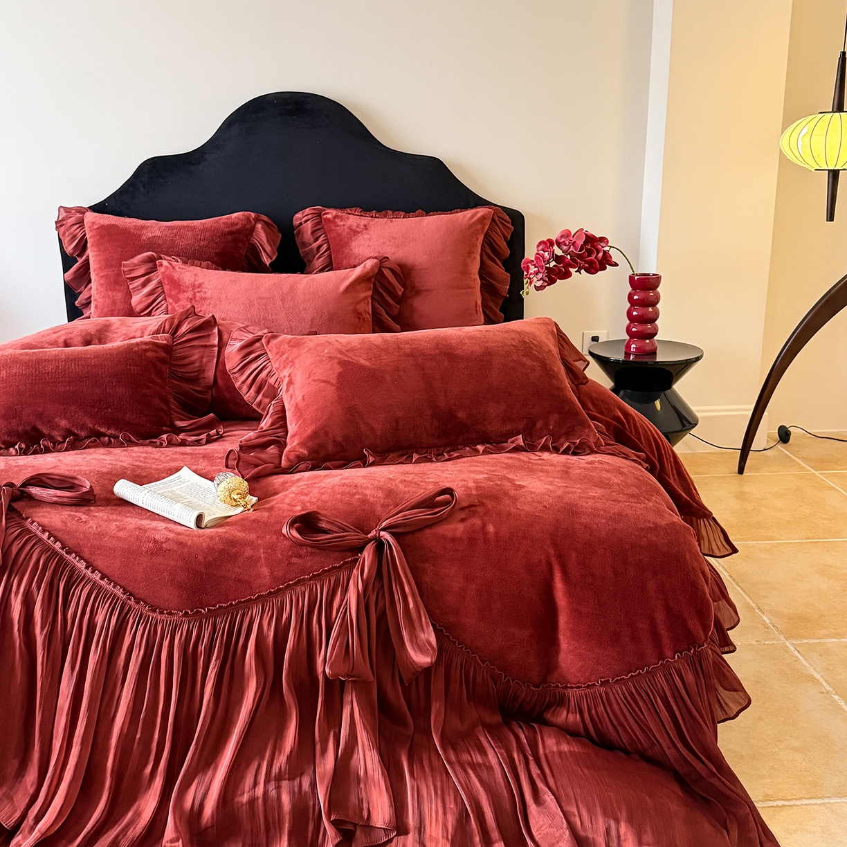 91家纺网 家纺一手货源 找家纺 吾欢心 2026秋冬新款公主风加厚高克重全消光婴儿绒四件套爱莉丝系列新年安可拉红 爱莉丝安可拉红