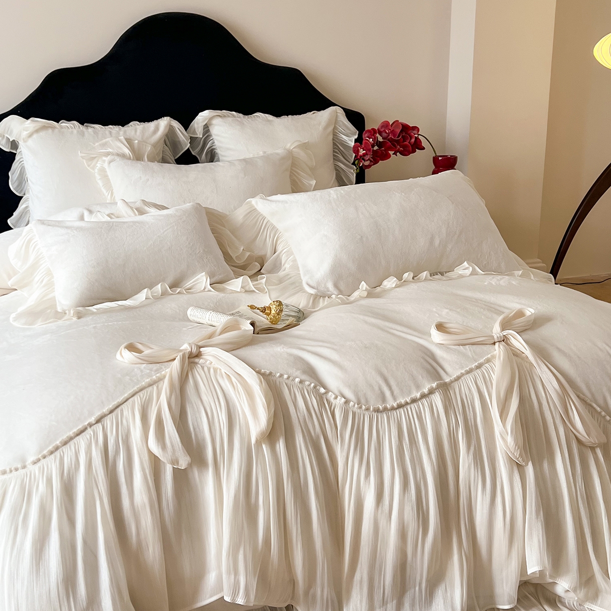 91家纺网 家纺一手货源 找家纺 吾欢心 2026秋冬新款公主风加厚高克重全消光婴儿绒四件套爱莉丝系列新年安可拉红 爱莉丝优雅白