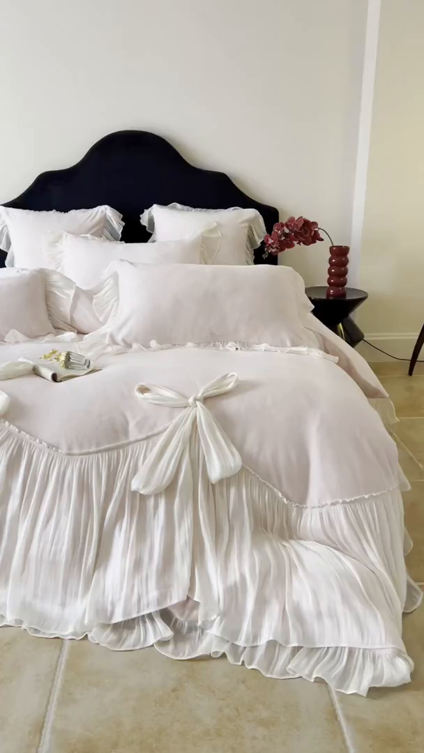 91家纺网 家纺一手货源 找家纺 吾欢心 2026秋冬新款公主风加厚高克重全消光婴儿绒四件套爱莉丝系列新年安可拉红 爱莉丝奶油粉