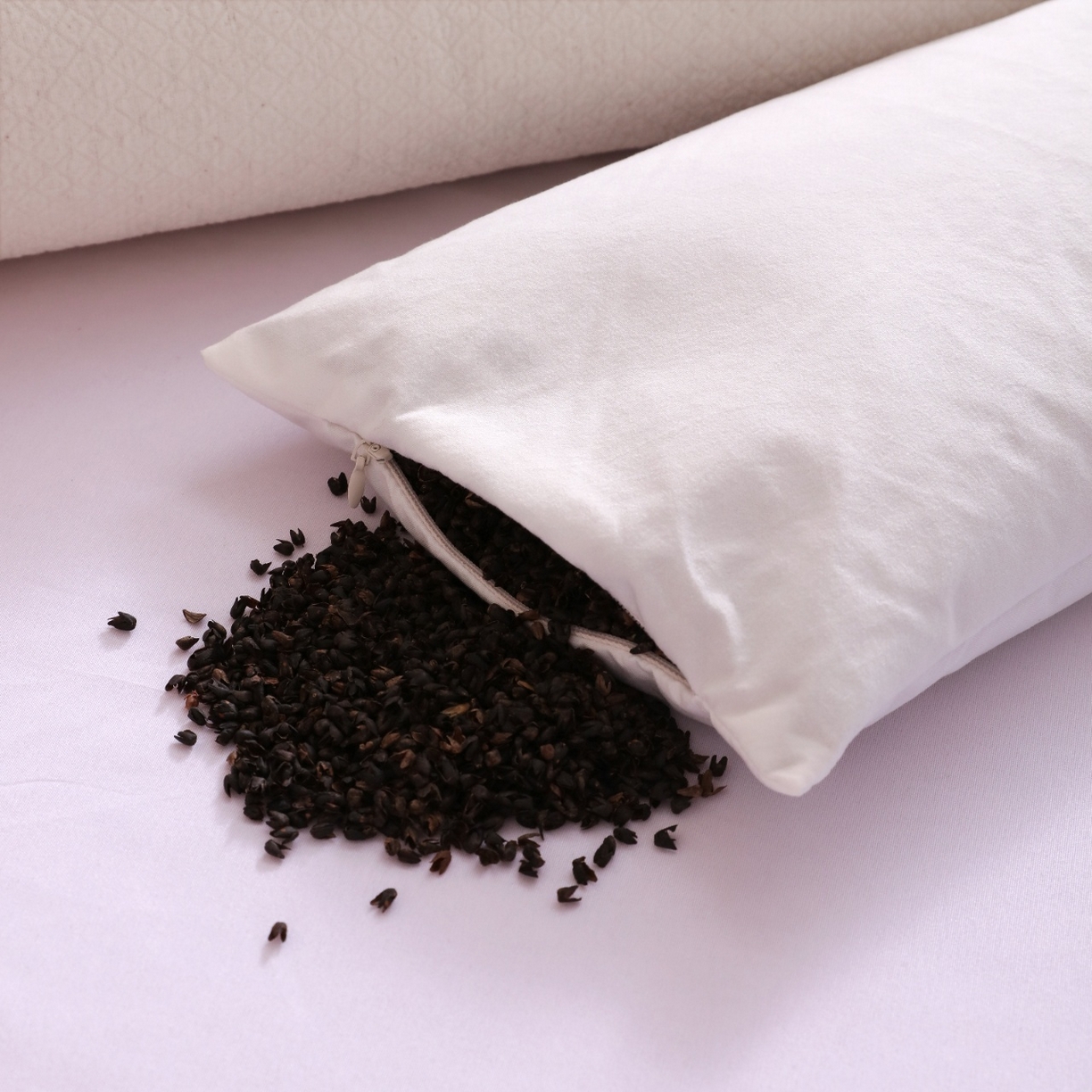 91家纺网 家纺一手货源 找家纺 （总）yyds网供 2025新款黑苦荞麦枕颈枕芯圆柱形枕头全棉麻整头荞麦壳支撑颈枕纯棉亚麻枕头枕芯