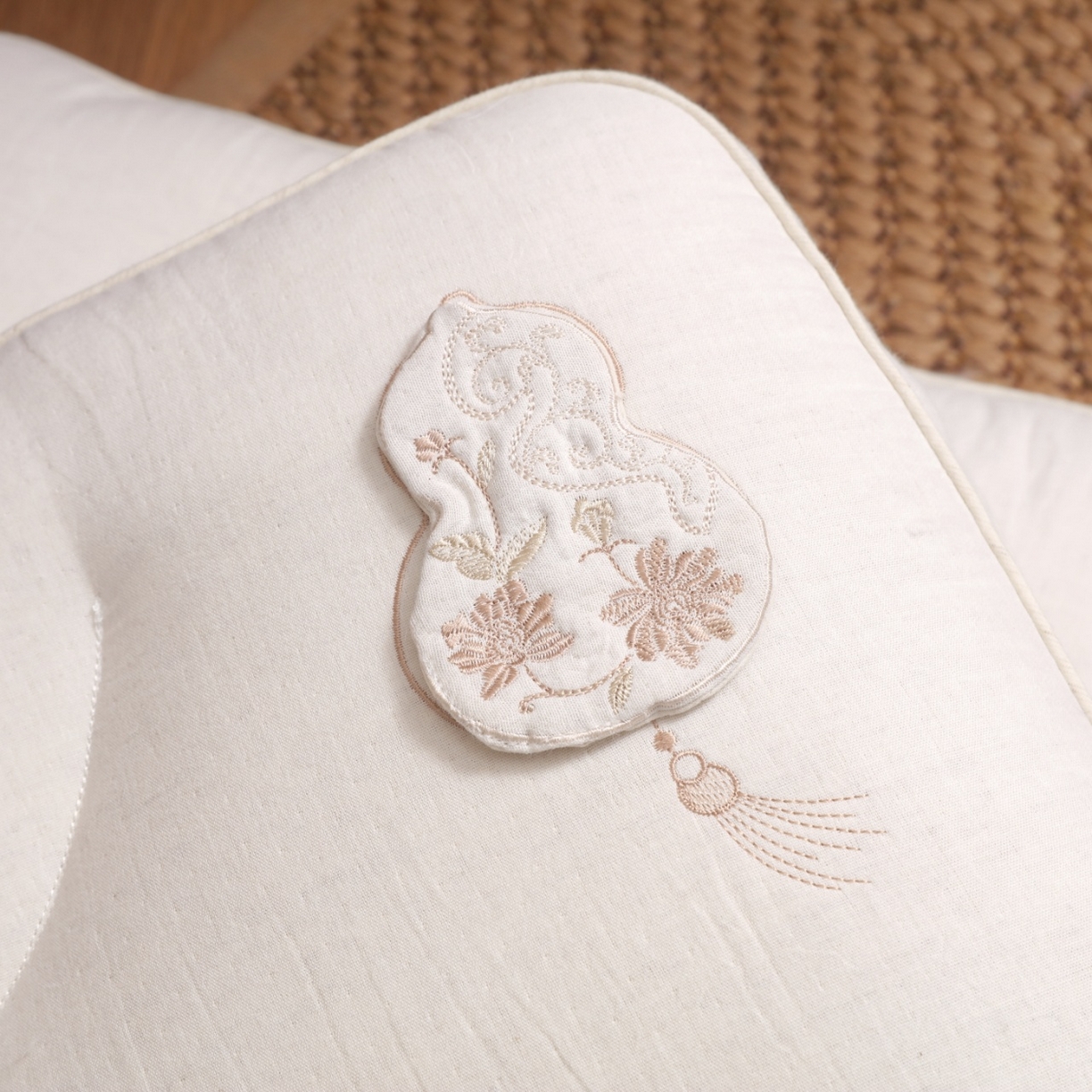 91家纺网 家纺一手货源 找家纺 （总）yyds网供 2025新款双禄承云枕头全棉麻整头纯棉亚麻功能枕芯刺绣可拆卸葫芦香包枕头枕芯