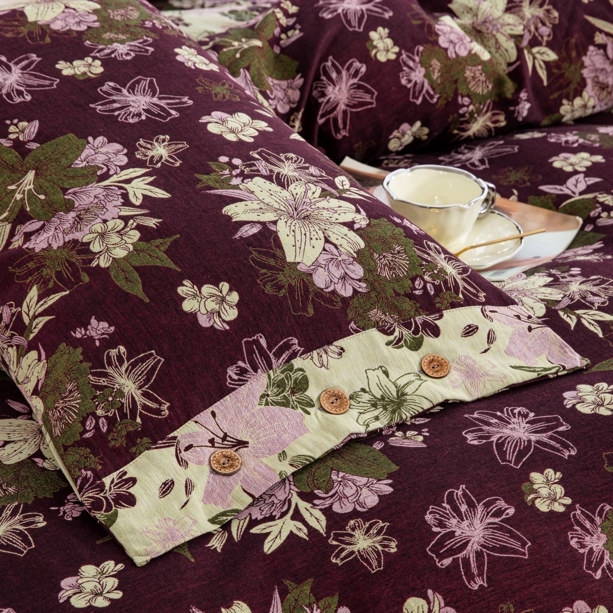 91家纺网 家纺一手货源 找家纺 （总）仰望棉麻双层纱供应链 2025新款全棉纯棉色织提花纽扣款四件套-百合颂