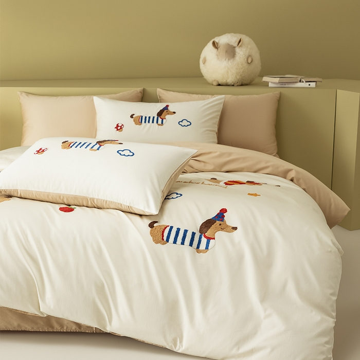 91家纺网 家纺一手货源 找家纺 618家纺 2026新款A类100支全棉纯棉毛巾绣花四件套-腊肠狗系列 腊肠狗-卡其