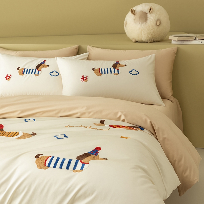 91家纺网 家纺一手货源 找家纺 618家纺 2026新款A类100支全棉纯棉毛巾绣花四件套-腊肠狗系列 腊肠狗-卡其