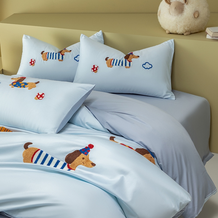 91家纺网 家纺一手货源 找家纺 618家纺 2026新款A类100支全棉纯棉毛巾绣花四件套-腊肠狗系列 腊肠狗-天蓝