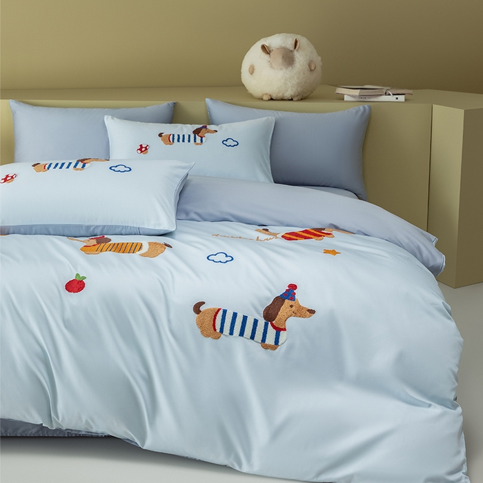 91家纺网 家纺一手货源 找家纺 618家纺 2026新款A类100支全棉纯棉毛巾绣花四件套-腊肠狗系列 腊肠狗-天蓝