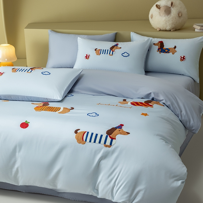 91家纺网 家纺一手货源 找家纺 618家纺 2026新款A类100支全棉纯棉毛巾绣花四件套-腊肠狗系列 腊肠狗-天蓝