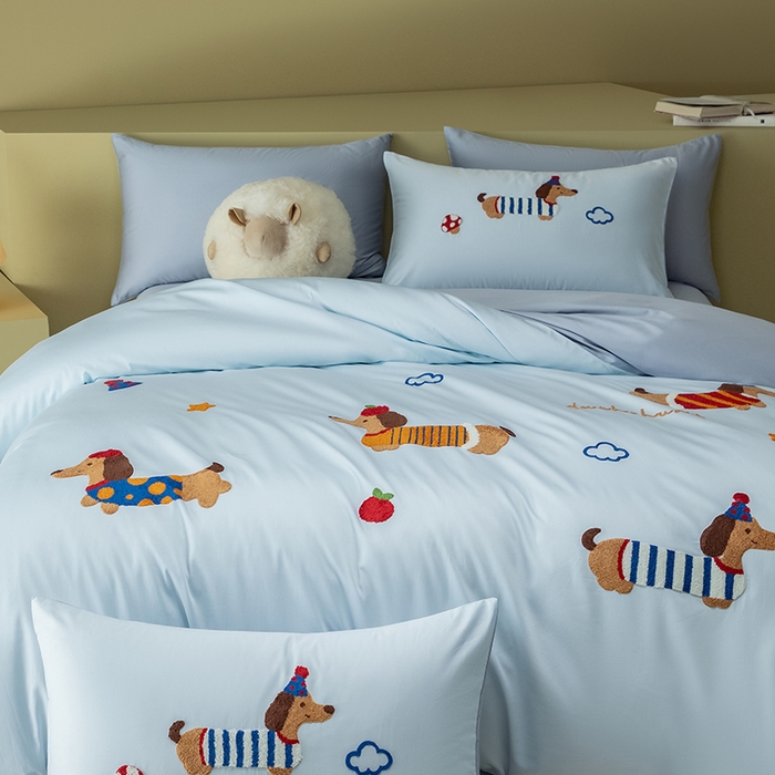 91家纺网 家纺一手货源 找家纺 618家纺 2026新款A类100支全棉纯棉毛巾绣花四件套-腊肠狗系列 腊肠狗-天蓝