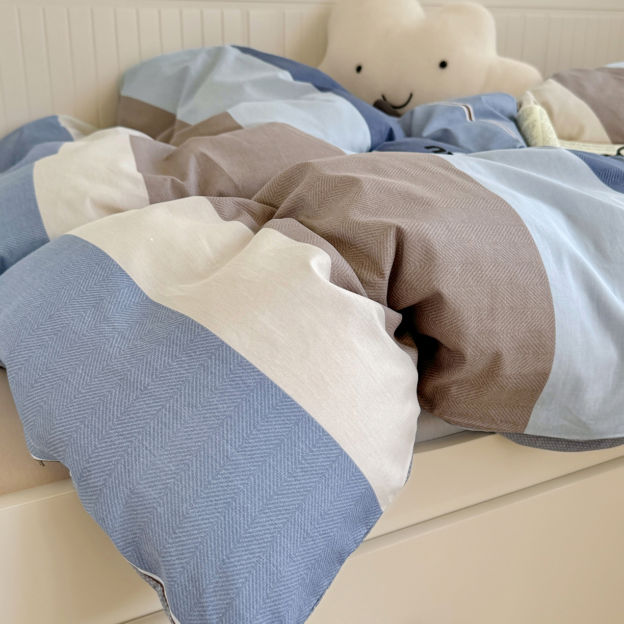 91家纺网 家纺一手货源 找家纺 尚帛 2026新款全棉品质喷气印花爆款四件套 多规格套件 单品系列-四件套学生款 时尚慕斯