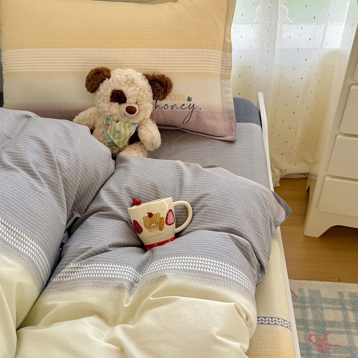 91家纺网 家纺一手货源 找家纺 尚帛 2026新款全棉品质喷气印花爆款四件套 多规格套件 单品系列-四件套学生款 协奏曲-红