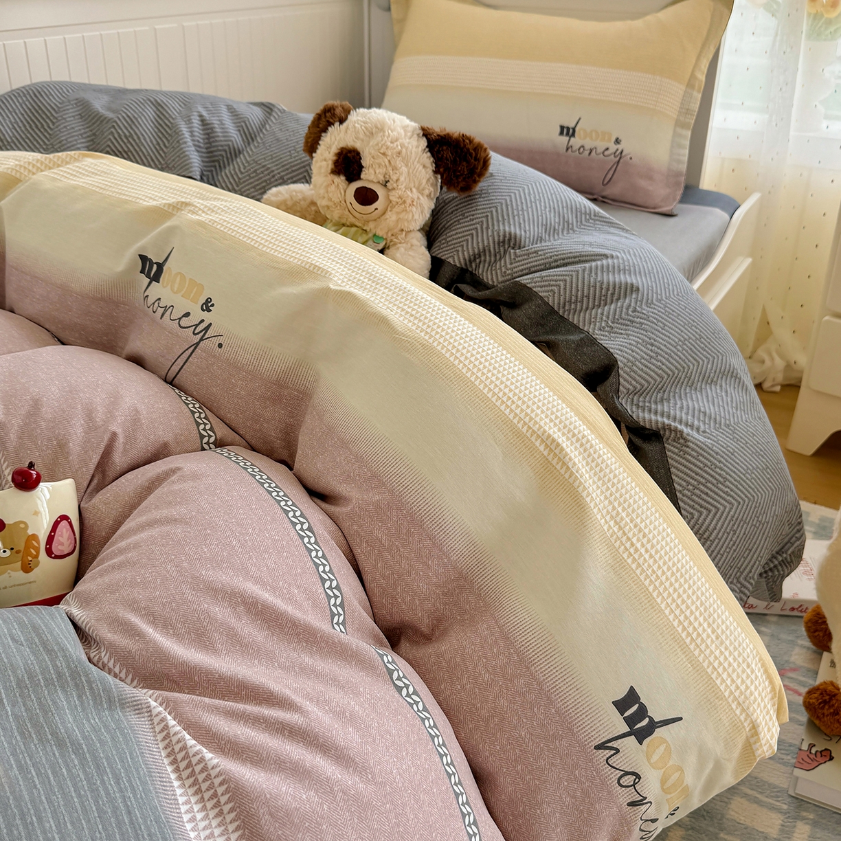 91家纺网 家纺一手货源 找家纺 尚帛 2026新款全棉品质喷气印花爆款四件套 多规格套件 单品系列-四件套学生款 协奏曲-红