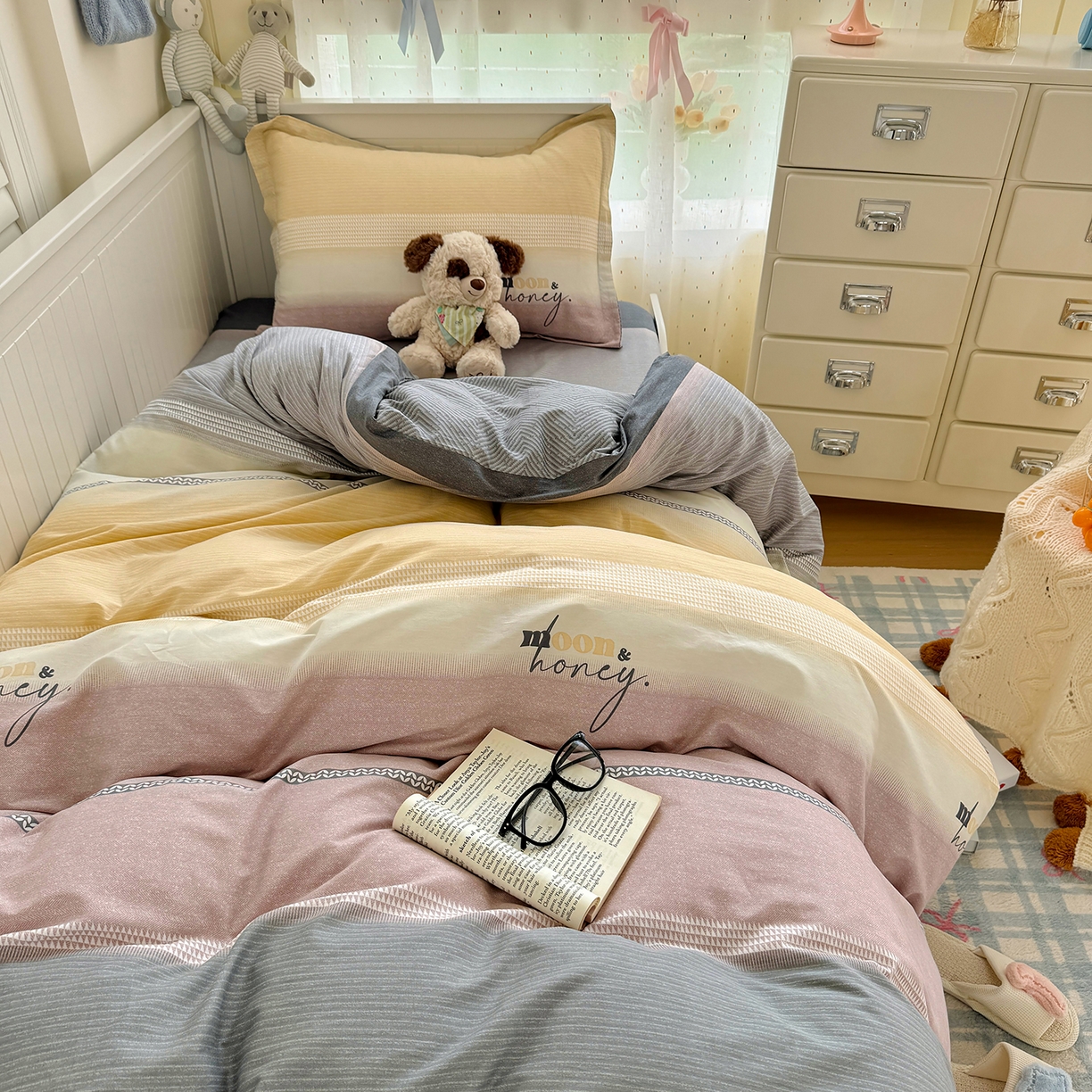 91家纺网 家纺一手货源 找家纺 尚帛 2026新款全棉品质喷气印花爆款四件套 多规格套件 单品系列-四件套学生款 协奏曲-红