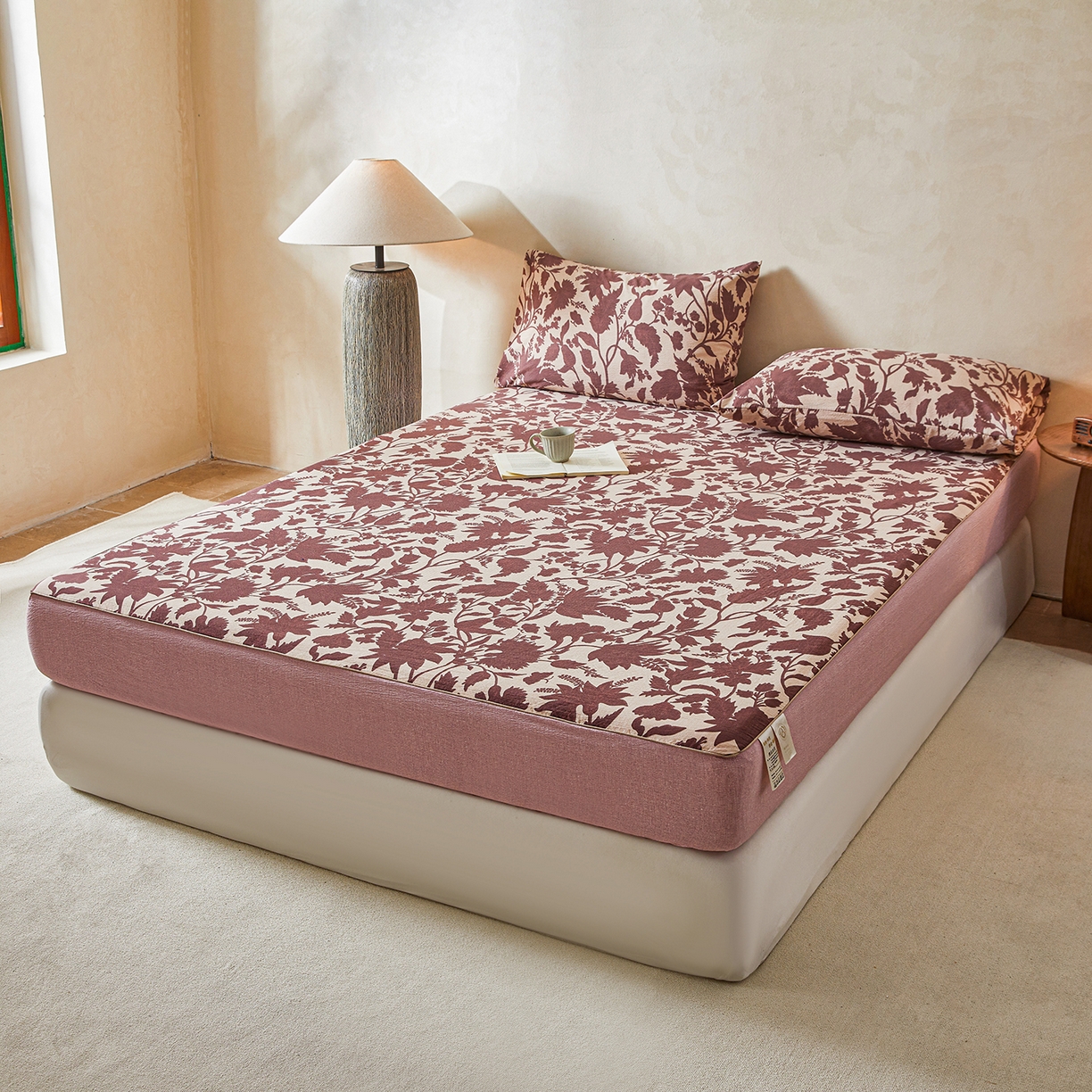 91家纺网 家纺一手货源 找家纺 笠裙家纺 2026新款云感水洗棉印花单床笠床笠单件 扶桑花-红