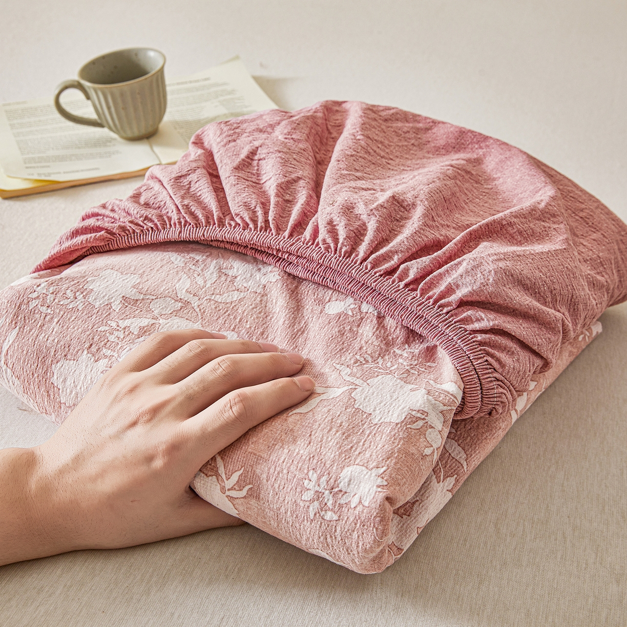 91家纺网 家纺一手货源 找家纺 笠裙家纺 2026新款云感水洗棉印花单床笠床笠单件 浮绘花影