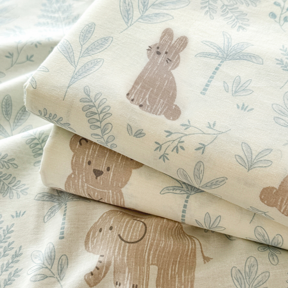 91家纺网 家纺一手货源 找家纺 尚帛 2026新款全棉品质喷气印花爆款四件套 多规格套件 单品系列-单床单 森林小镇-兰