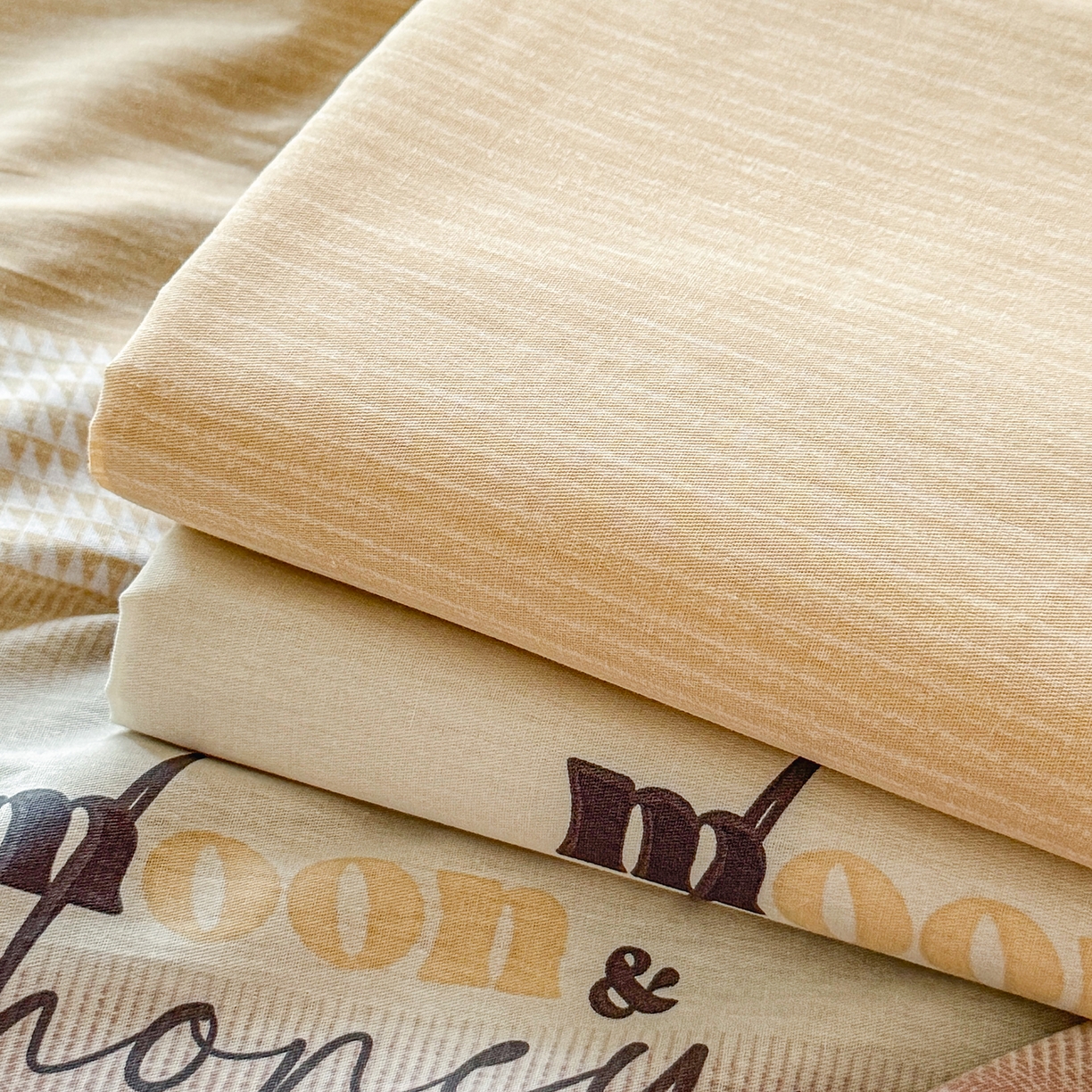 91家纺网 家纺一手货源 找家纺 尚帛 2026新款全棉品质喷气印花爆款四件套 多规格套件 单品系列-单床单 协奏曲-红