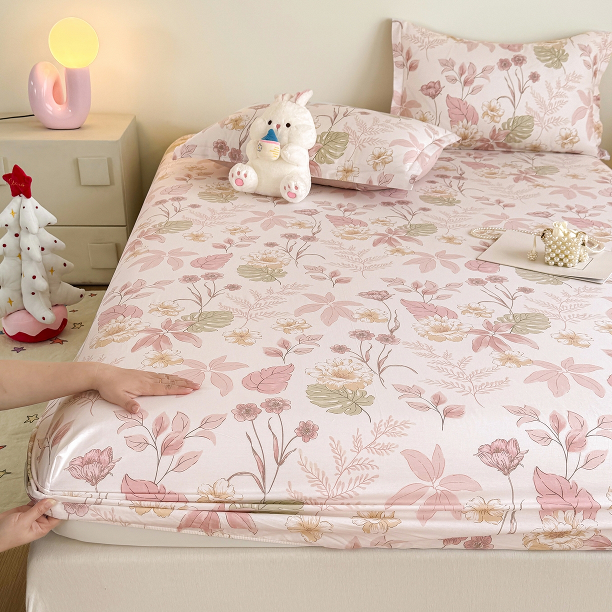 91家纺网 家纺一手货源 找家纺 尚帛 2026新款全棉品质喷气印花爆款四件套 多规格套件 单品系列-单床笠 叶柔粉