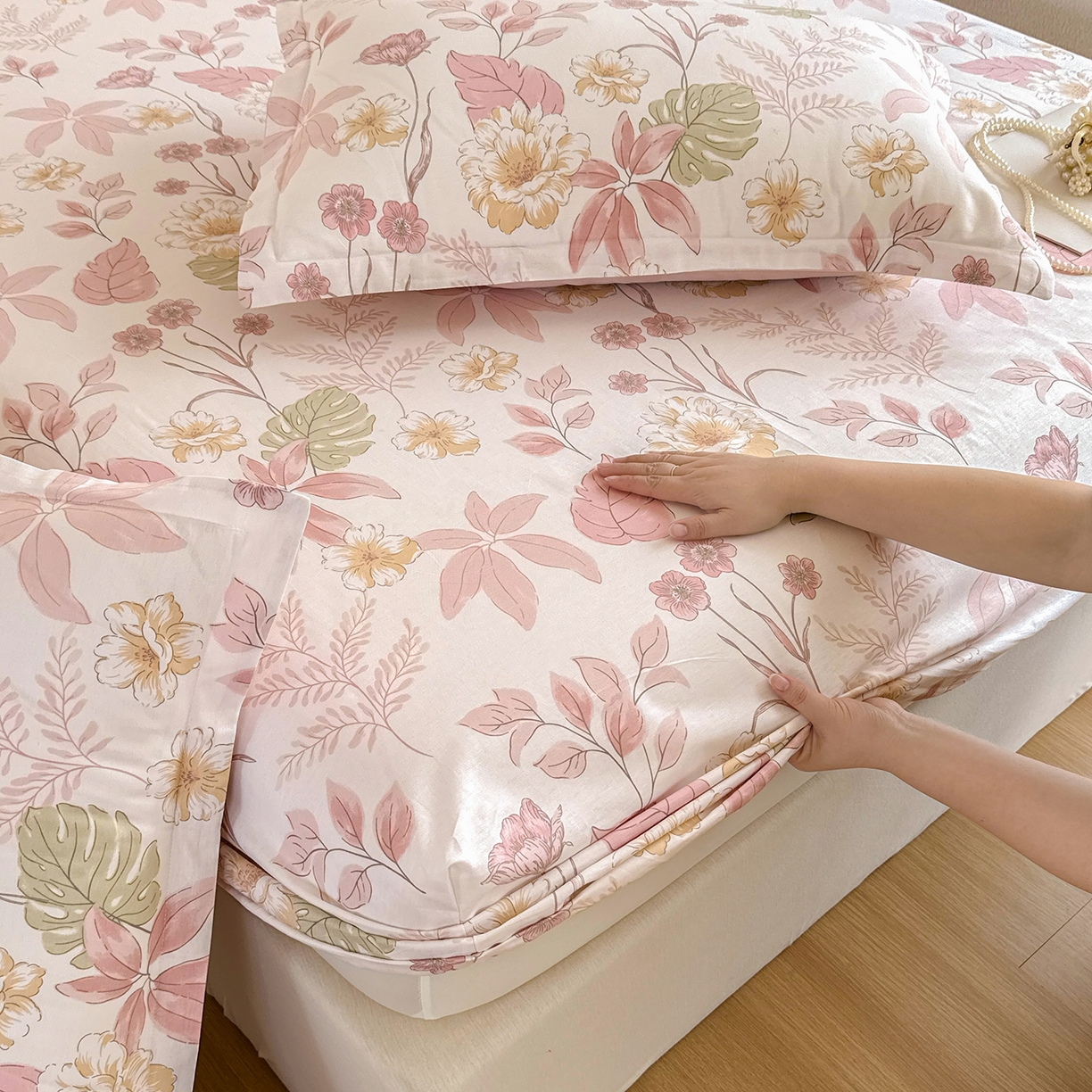 91家纺网 家纺一手货源 找家纺 尚帛 2026新款全棉品质喷气印花爆款四件套 多规格套件 单品系列-单床笠 叶柔粉