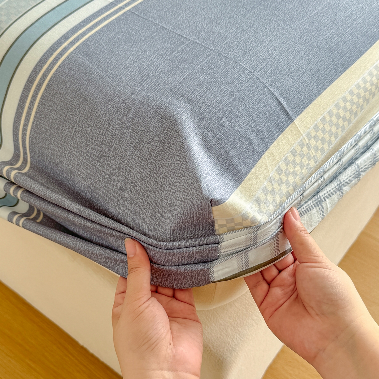 91家纺网 家纺一手货源 找家纺 尚帛 2026新款全棉品质喷气印花爆款四件套 多规格套件 单品系列-单床笠 爱之艺术-灰