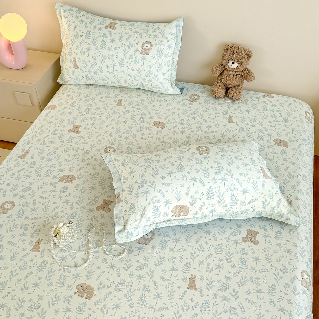 91家纺网 家纺一手货源 找家纺 尚帛 2026新款全棉品质喷气印花爆款四件套 多规格套件 单品系列-单床笠 森林小镇-兰