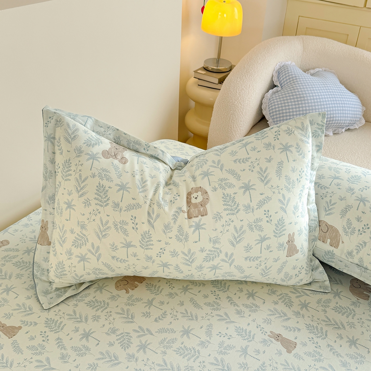 91家纺网 家纺一手货源 找家纺 尚帛 2026新款全棉品质喷气印花爆款四件套 多规格套件 单品系列-单床笠 森林小镇-兰