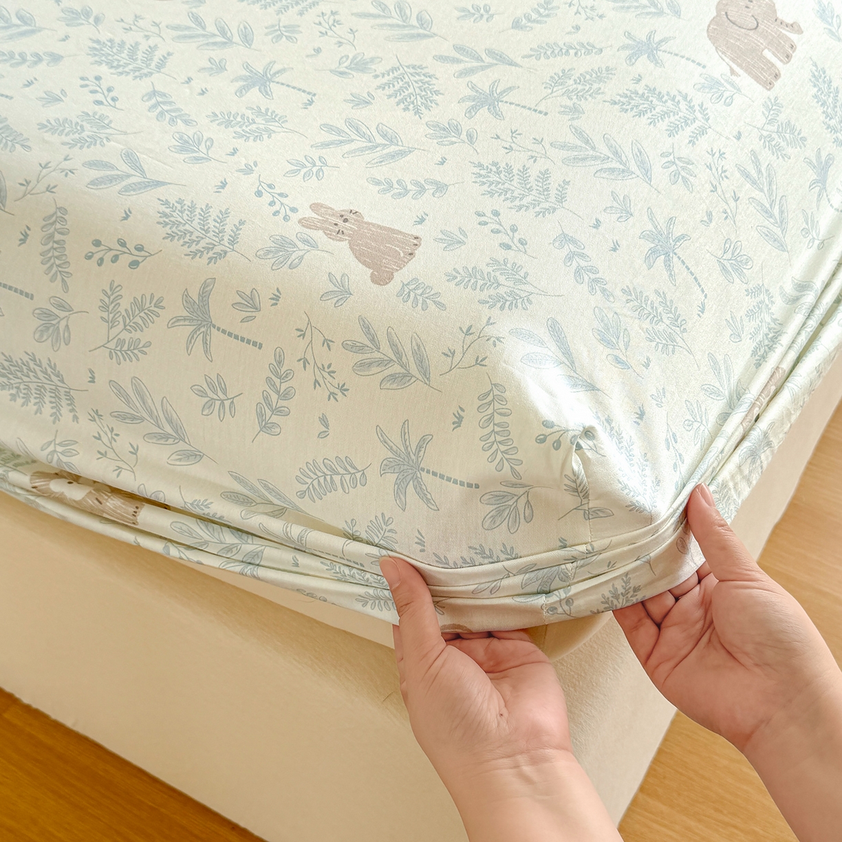 91家纺网 家纺一手货源 找家纺 尚帛 2026新款全棉品质喷气印花爆款四件套 多规格套件 单品系列-单床笠 森林小镇-兰