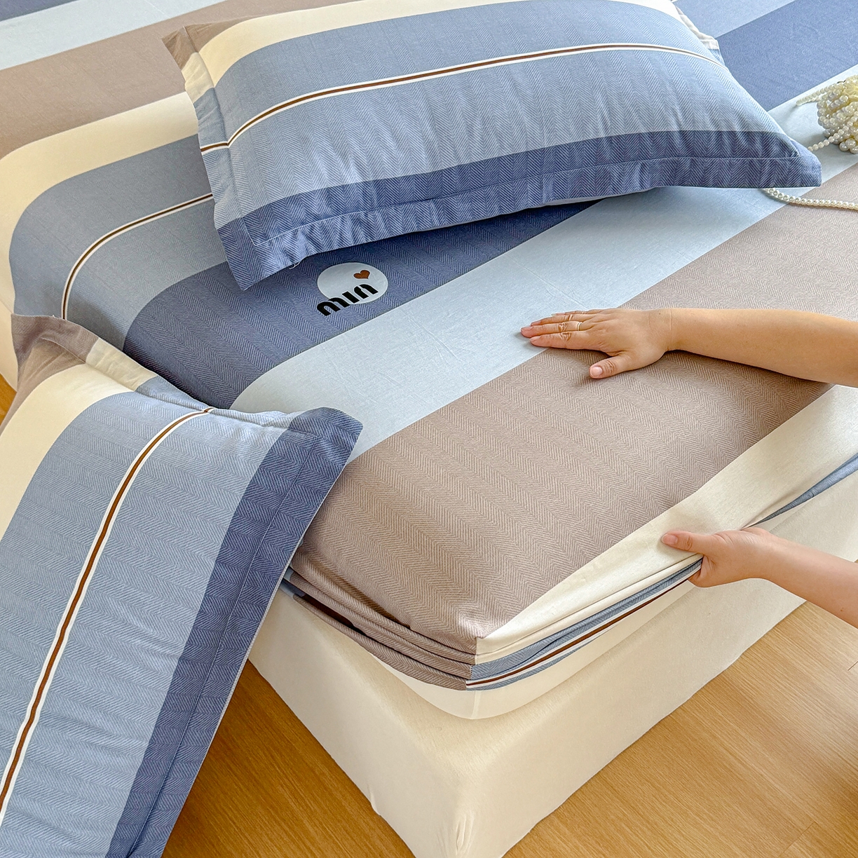 91家纺网 家纺一手货源 找家纺 尚帛 2026新款全棉品质喷气印花爆款四件套 多规格套件 单品系列-单床笠 时尚慕斯