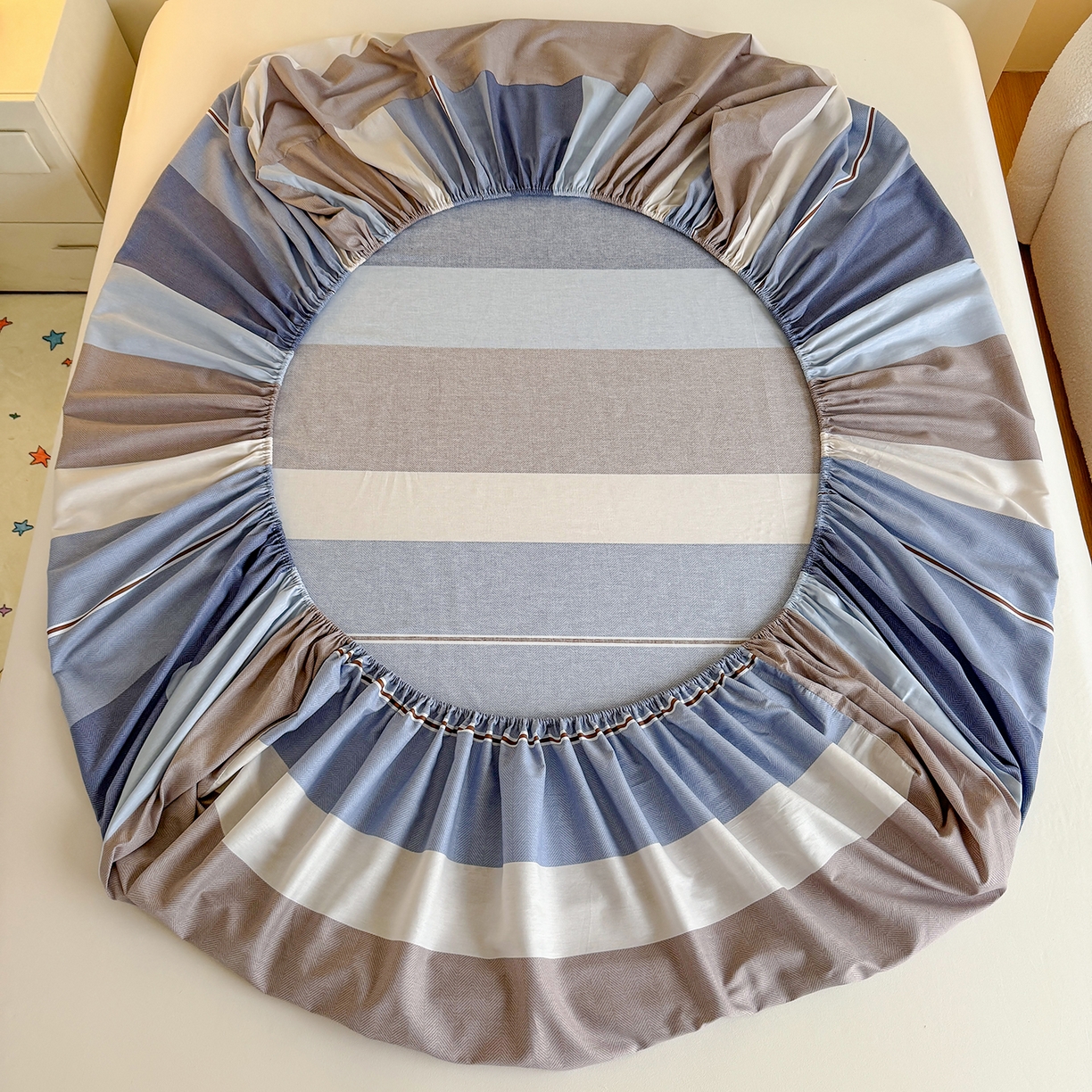 91家纺网 家纺一手货源 找家纺 尚帛 2026新款全棉品质喷气印花爆款四件套 多规格套件 单品系列-单床笠 时尚慕斯