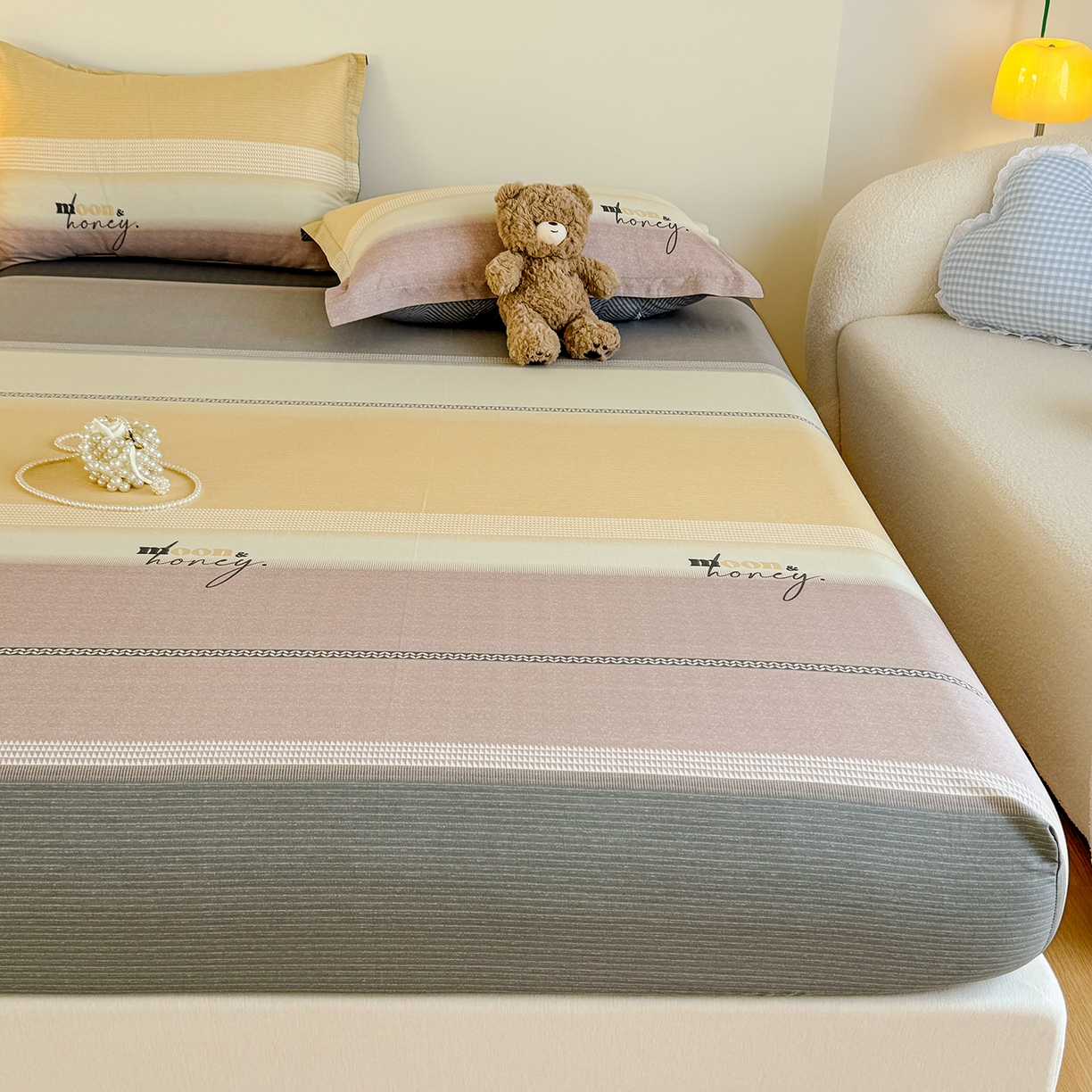 91家纺网 家纺一手货源 找家纺 尚帛 2026新款全棉品质喷气印花爆款四件套 多规格套件 单品系列-单床笠 协奏曲-红