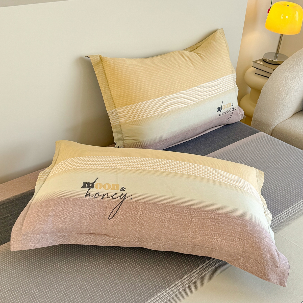 91家纺网 家纺一手货源 找家纺 尚帛 2026新款全棉品质喷气印花爆款四件套 多规格套件 单品系列-单床笠 协奏曲-红